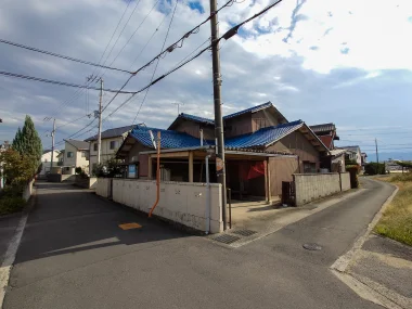 観音寺市【柞田町】売土地 建築条件なし 敷地約136坪 1,026万円【解体
